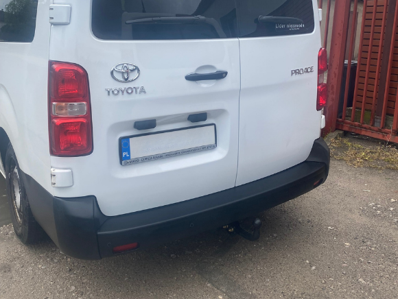 Toyota Proace po naprawie zderzaka i drzwi — MarioExpress