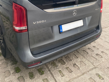 Mercedes V300 po naprawie zderzaka i lampy — MarioExpress